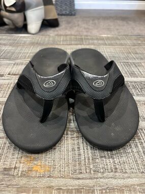 Reef Men's Black and Gray Flip Flop Sandals